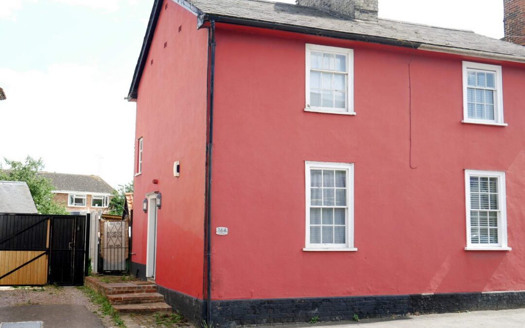 HIGH STREET KELVEDON PERIOD TWO BEDROOM COTTAGE TO LET